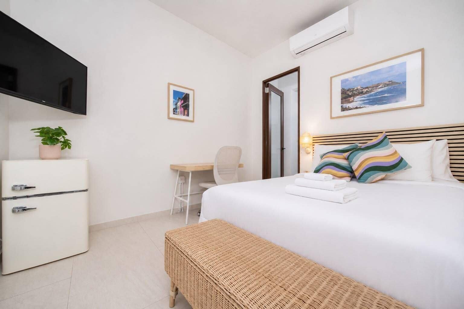 Varios Room 13: Breezy Veranda Stay w/ City Views