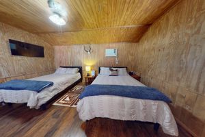 Renta temporal - Lake Cabin at Texas Hunt Lodge - Ingram, 2 Queen Beds