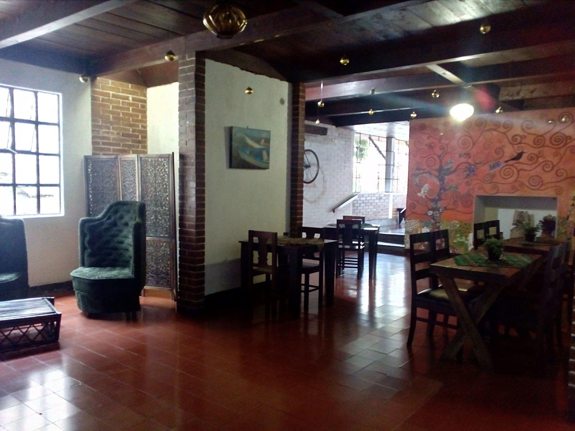 Hotel Hostel y Restaurante Casa Jacaranda