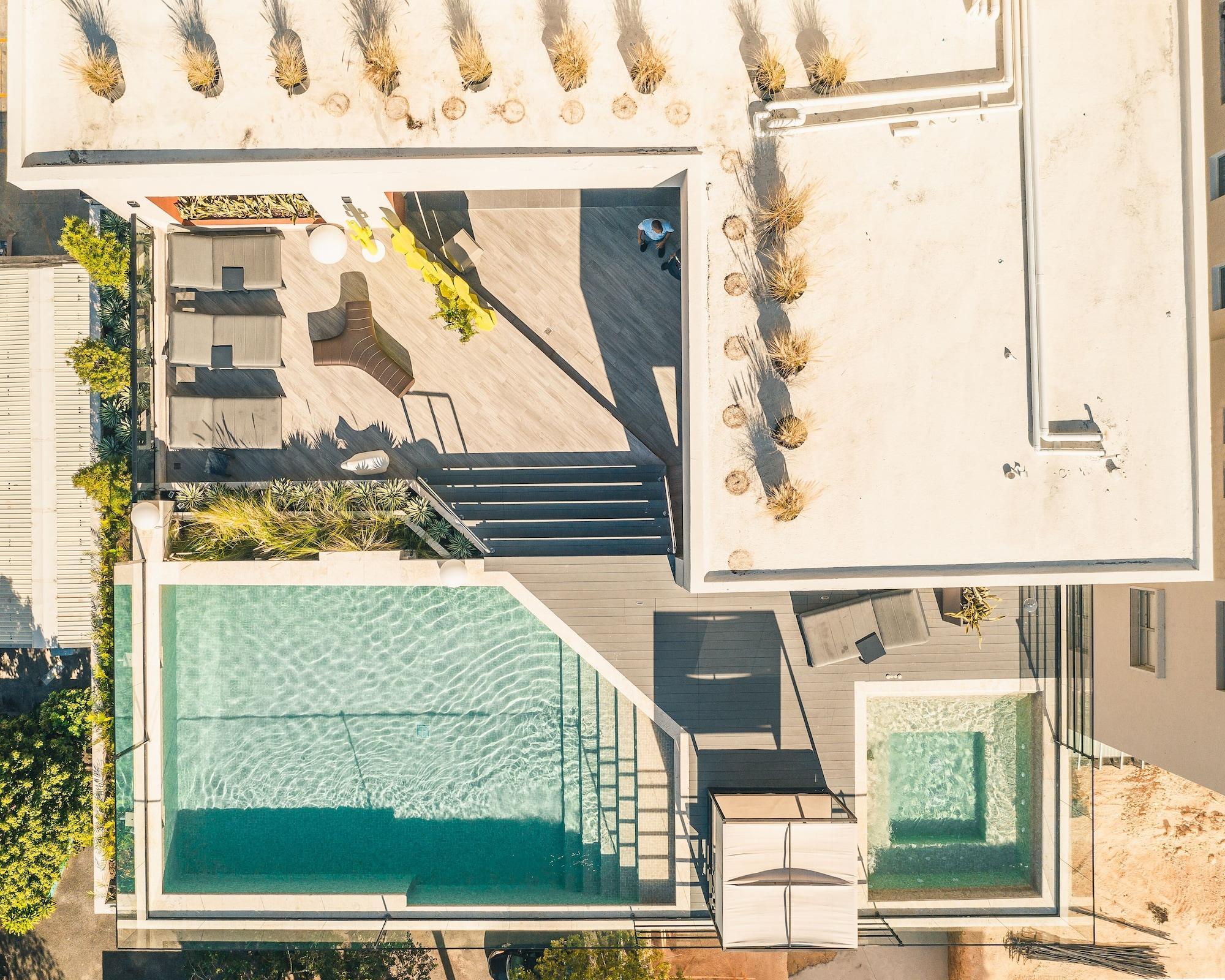 Vista Exterior Regatta Living Hotel By Mint