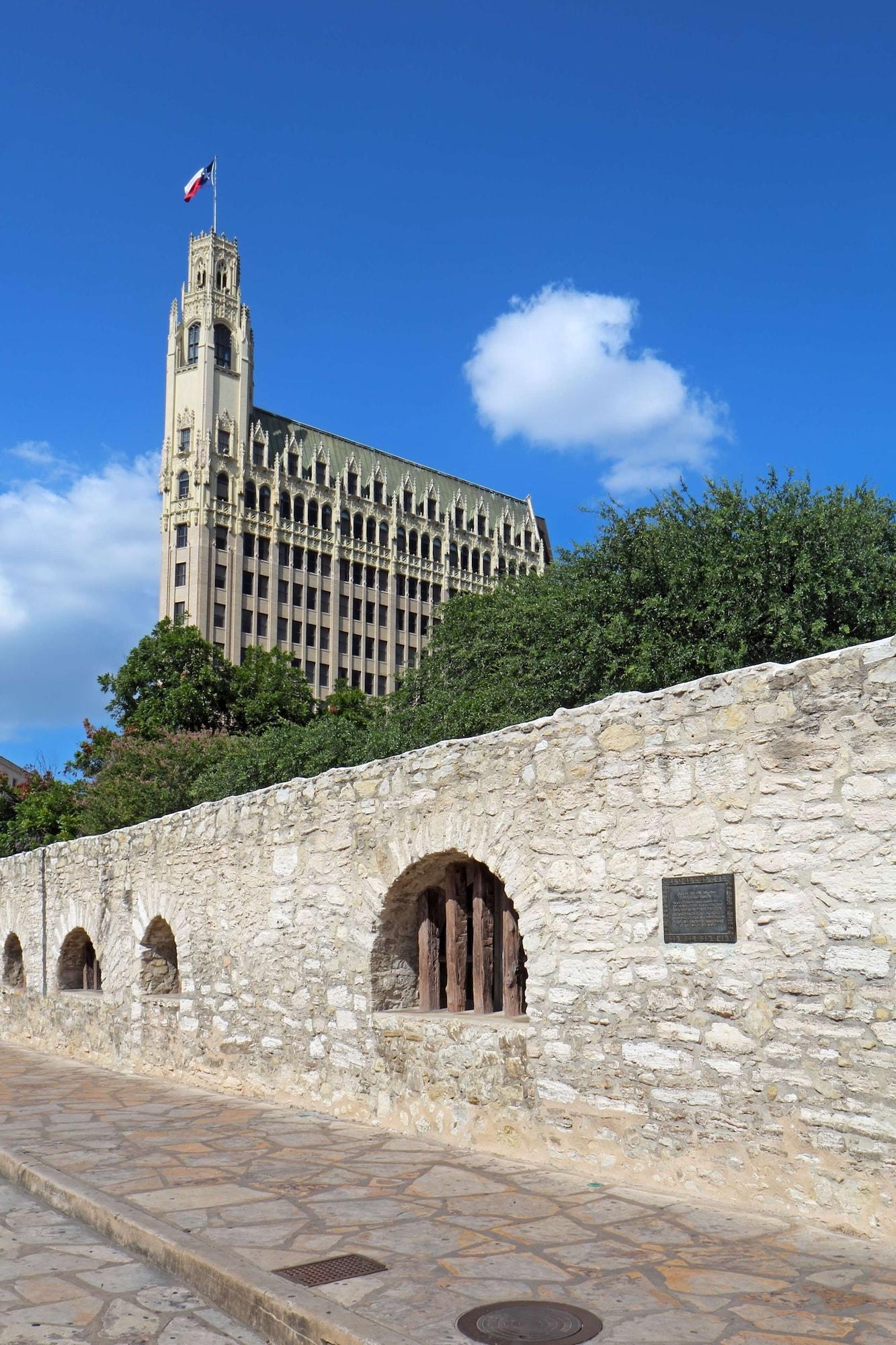 Vista Exterior The Emily Morgan San Antonio - a DoubleTree by Hilton