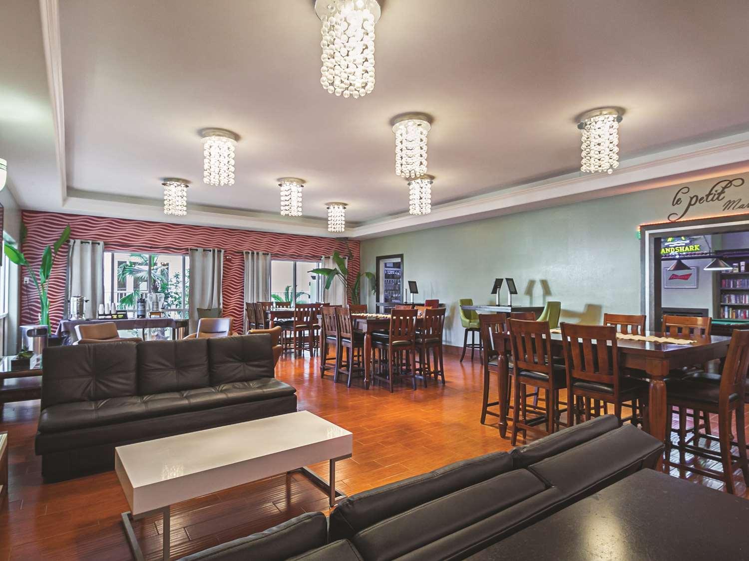 Vista Lobby La Quinta Inn & Suites South Padre Island