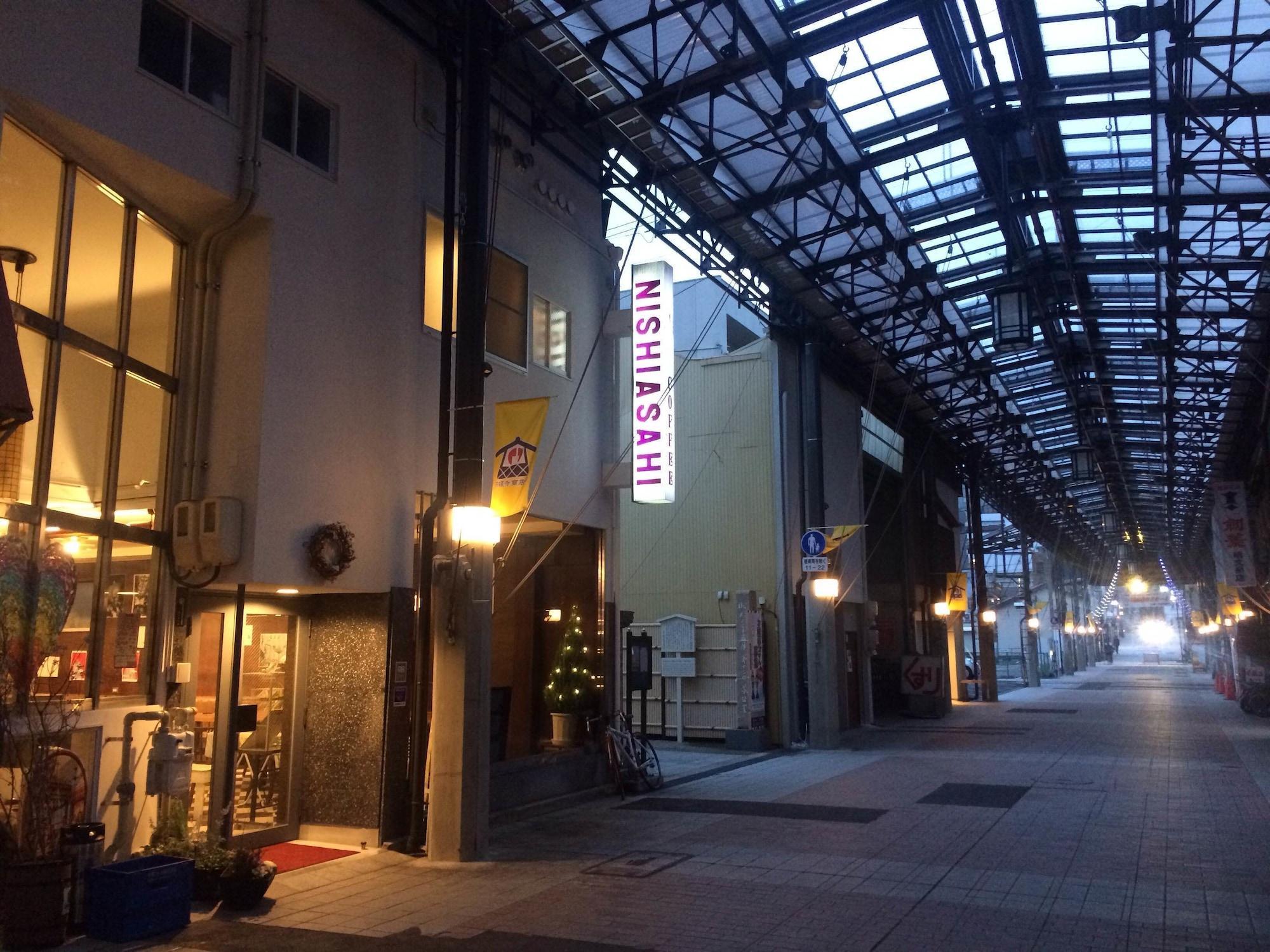 Vista Exterior Nagonoya Cafe Guest House - Hostel