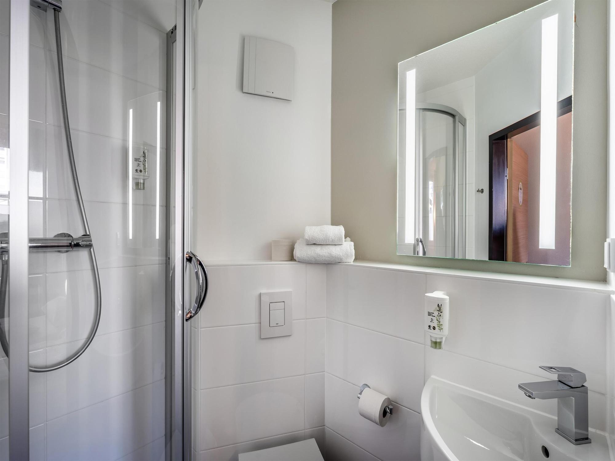 Equipamiento de Habitación B&B Hotel Freiburg-Nord