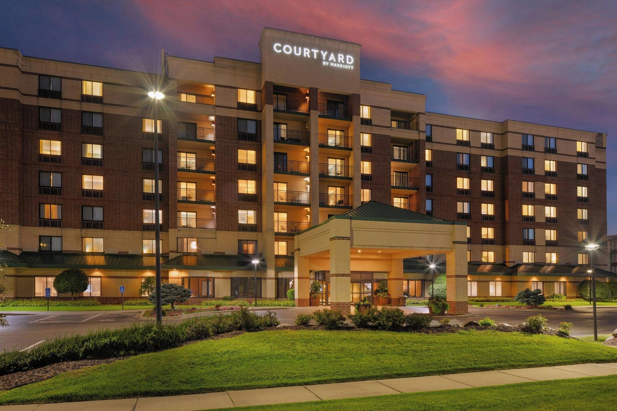 Vista Exterior Courtyard by Marriott Bloomington by Mall of America