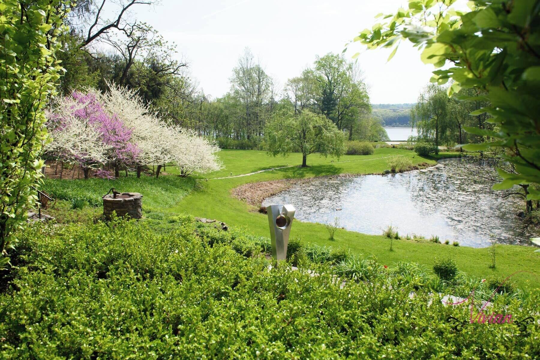 Varios Buttermilk Falls Inn