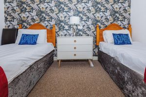 Alojamiento - 3 Bed Valley Lodge w/pool access @ Honicombe holiday park