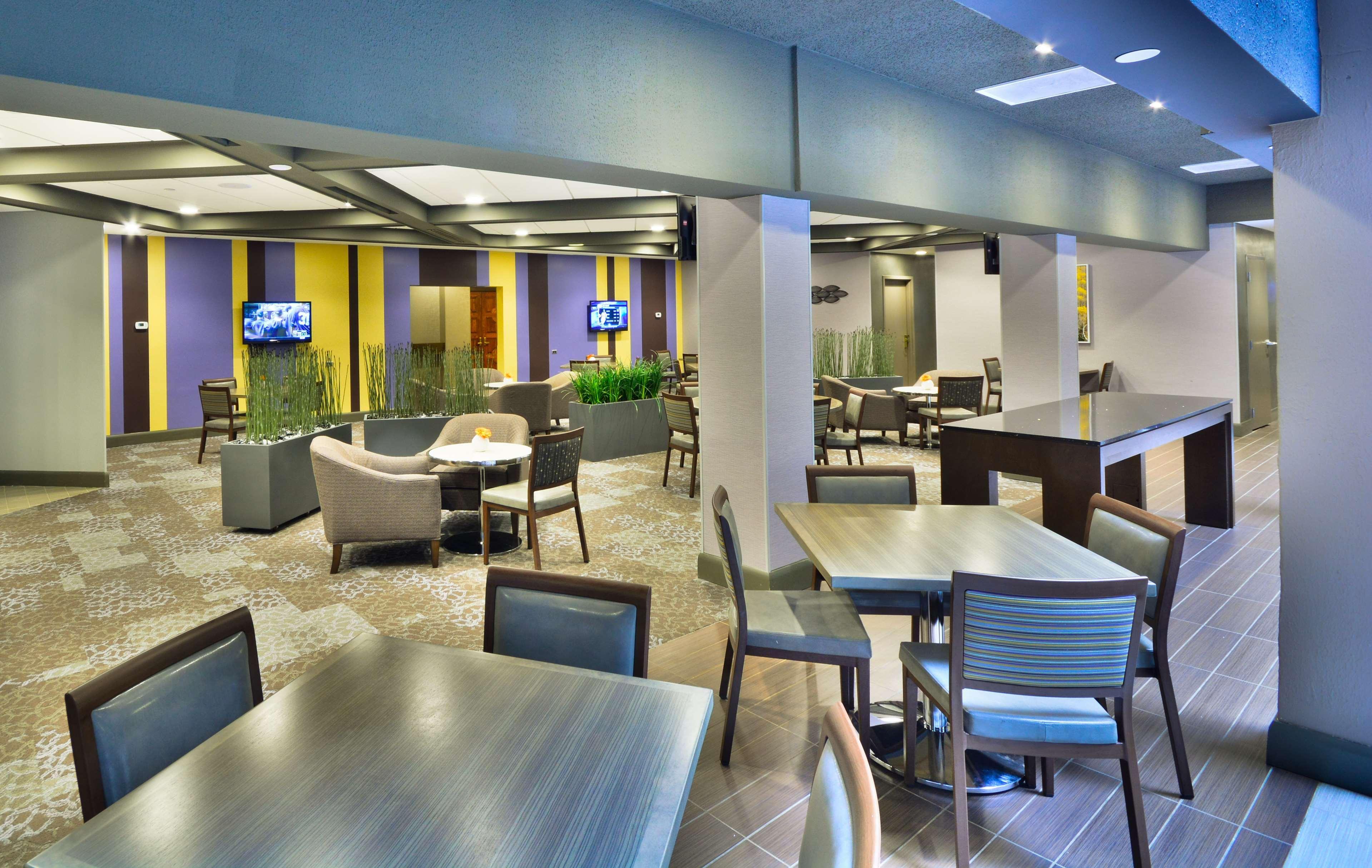 Restaurant Embassy Suites by Hilton Denver Central Park