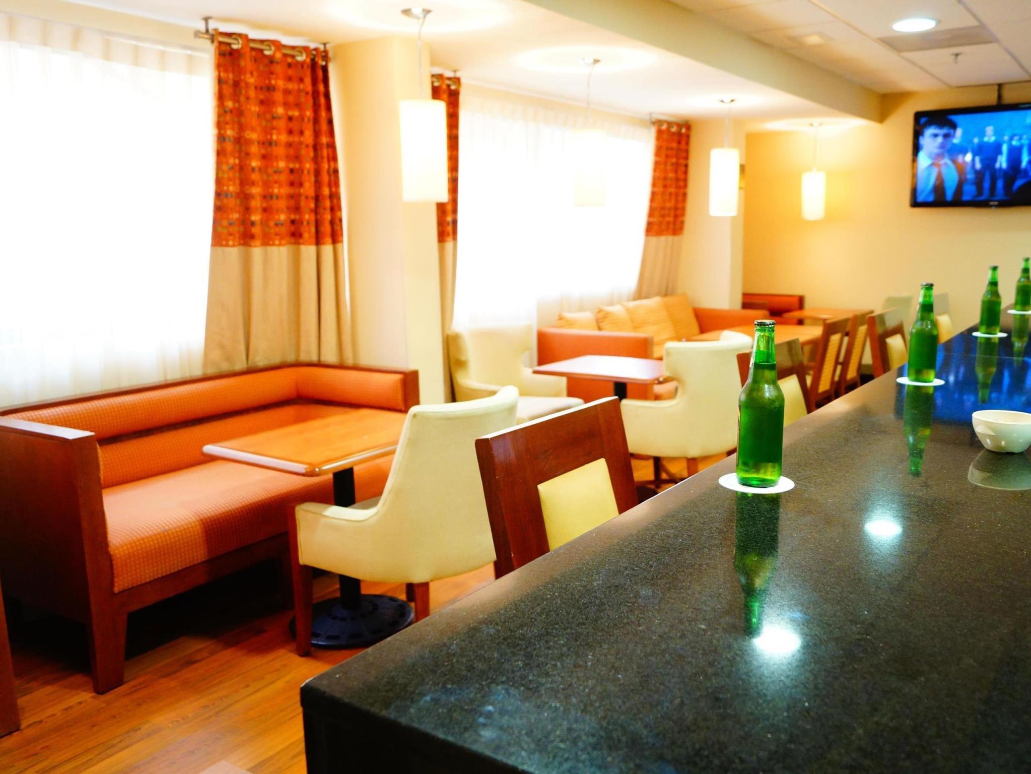Vista Exterior Hampton Inn by Hilton Monterrey-Airport