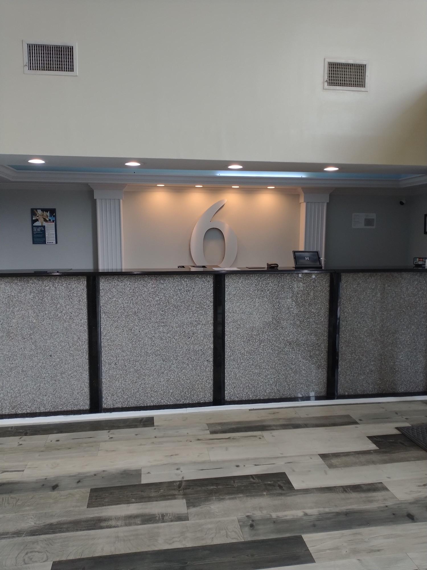 Vista Lobby Motel 6 Dawsonville, GA - North GA Premium Outlets