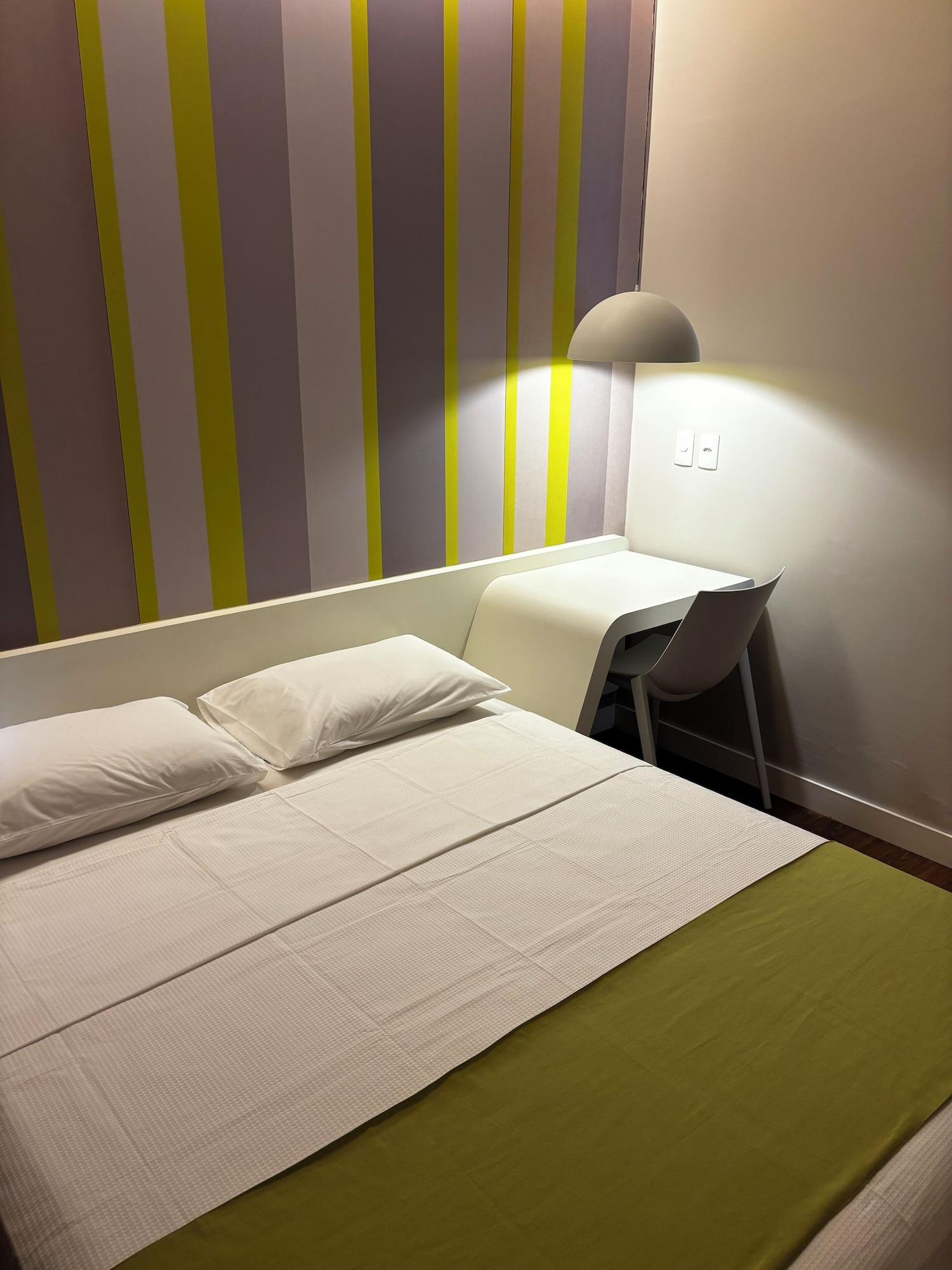 Habitación DMax Hotel