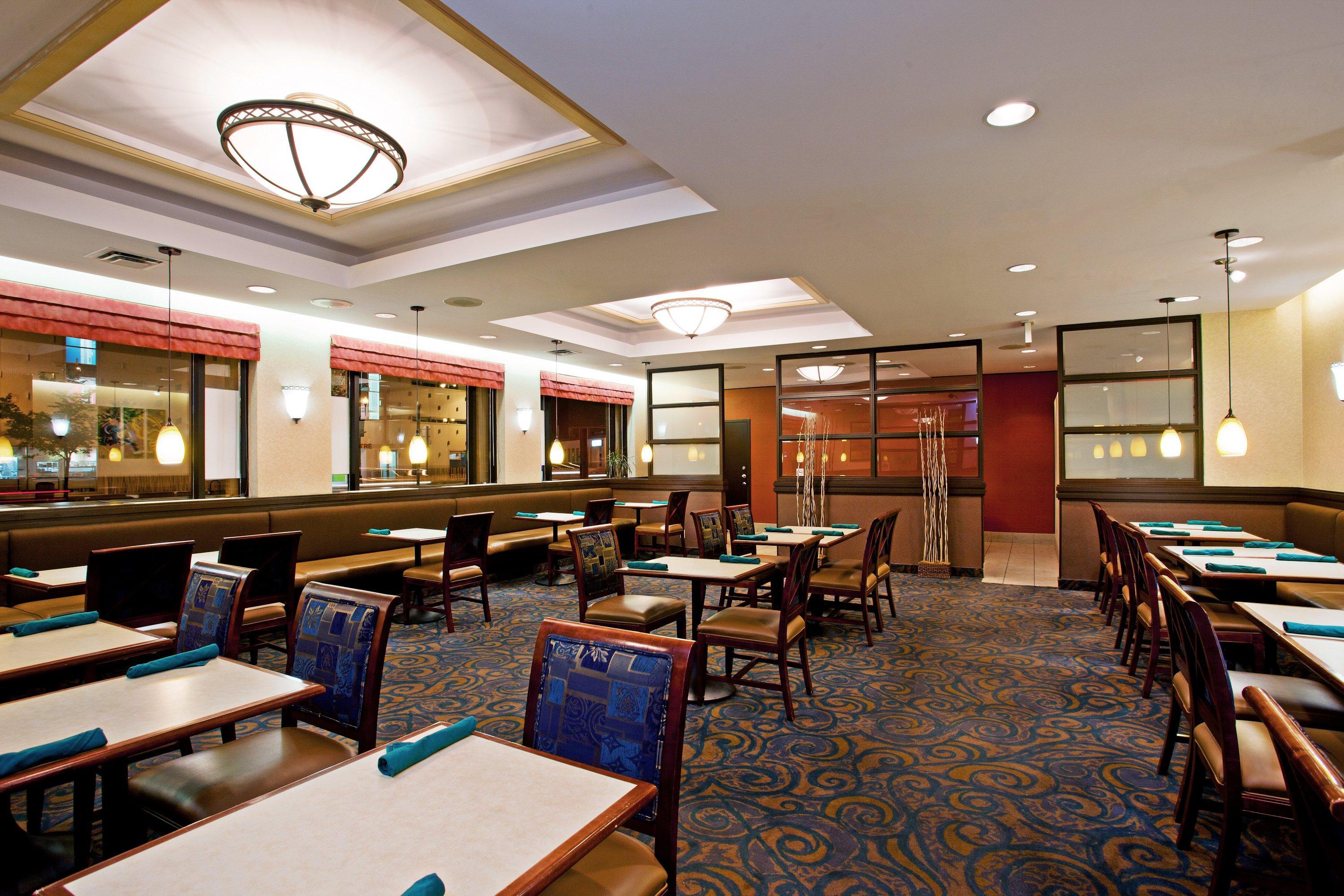Vista Lobby Holiday Inn and Suites Winnipeg Downtown by IHG
