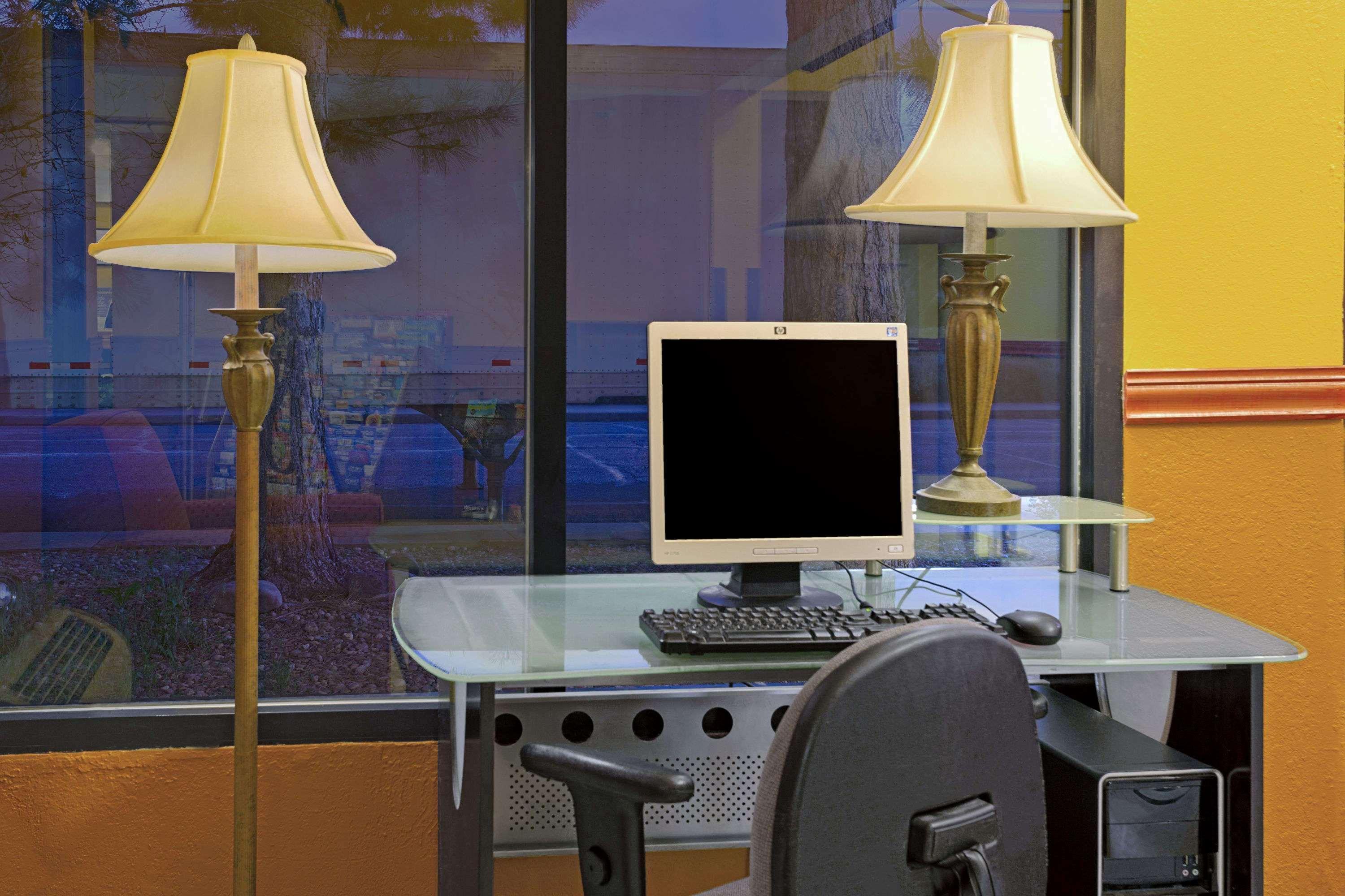 Centro de Negocios Super 8 by Wyndham Denver Stapleton