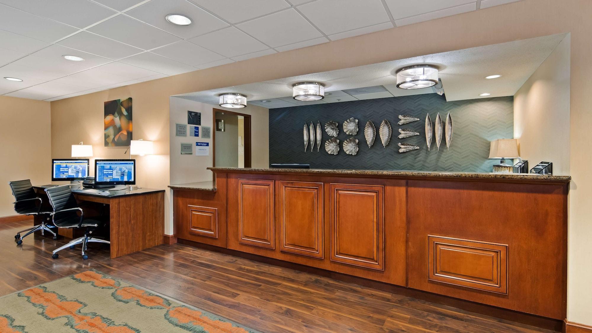 Vista Lobby Best Western Delta Inn
