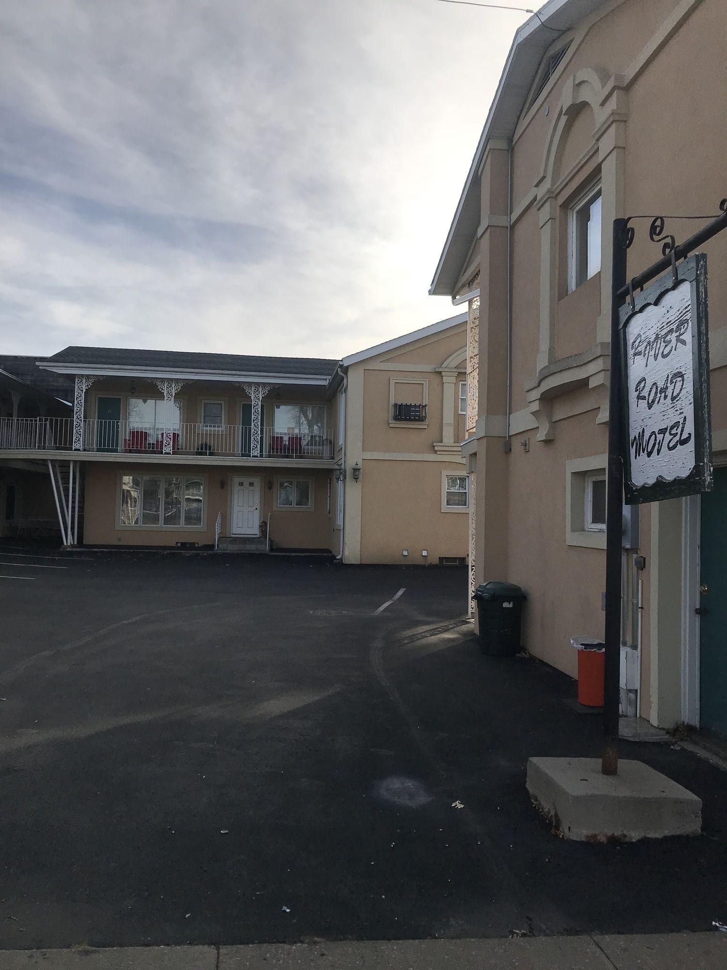 Vista Exterior River Road Motel