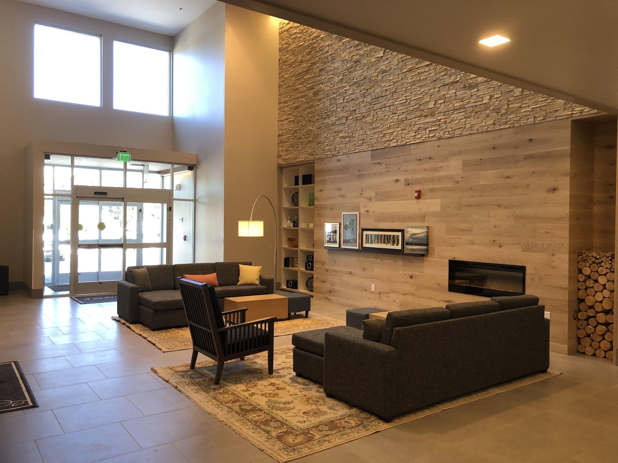Vista Lobby Country Inn & Suites by Radisson, Flagstaff Downtown, AZ