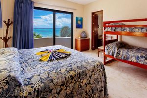 Alquiler Vacacional - Spacious Luxury Beachfront Villa includes Cook, Pool, WiFi – Many Amenities!