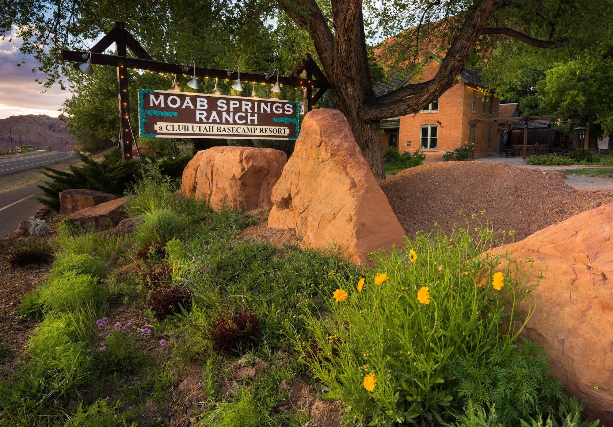 Vista Lobby Moab Springs Ranch