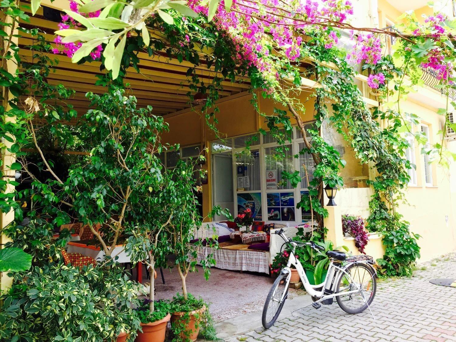 Varios Hotel Uygar