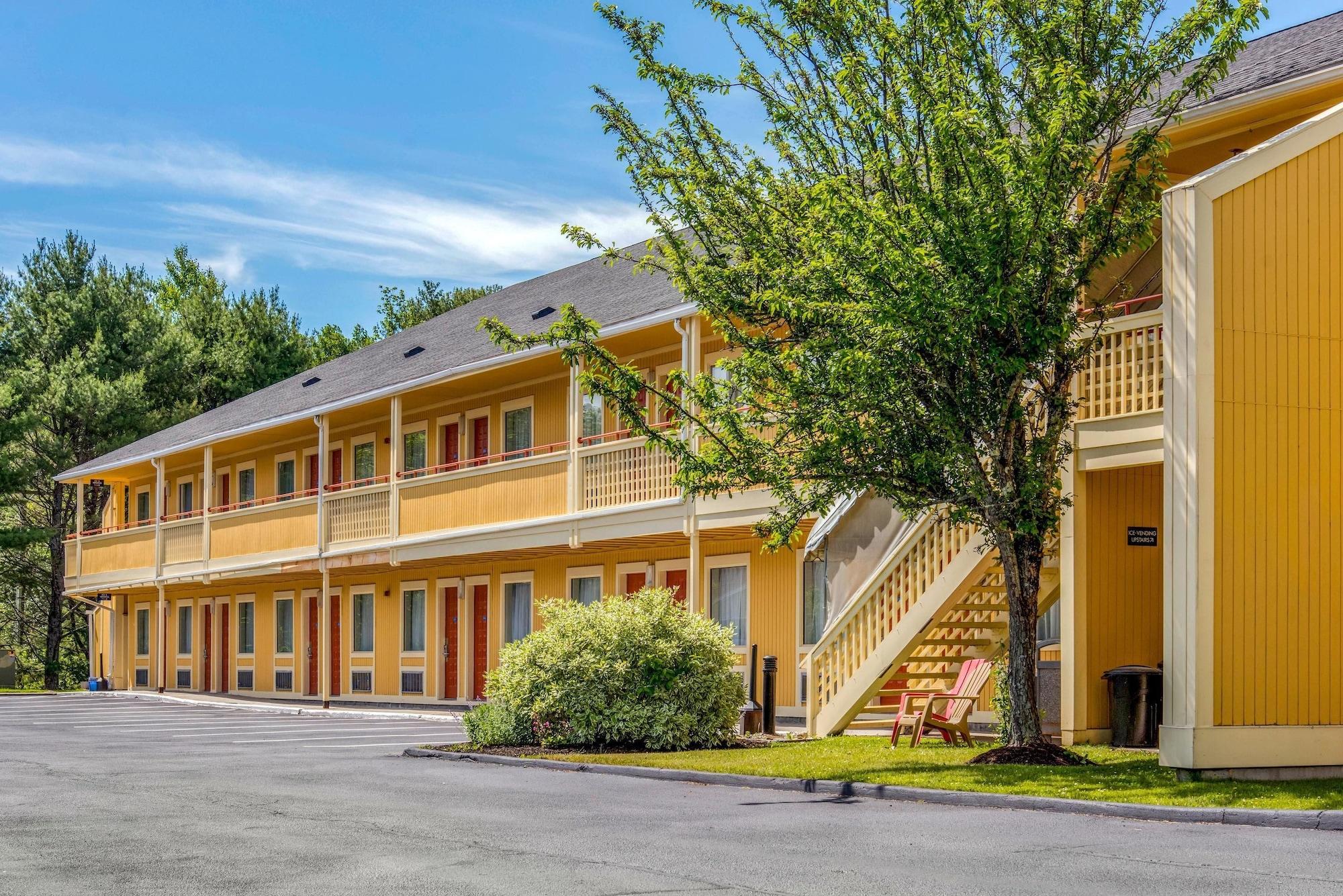Vista Exterior Econo Lodge Freeport - Brunswick Area