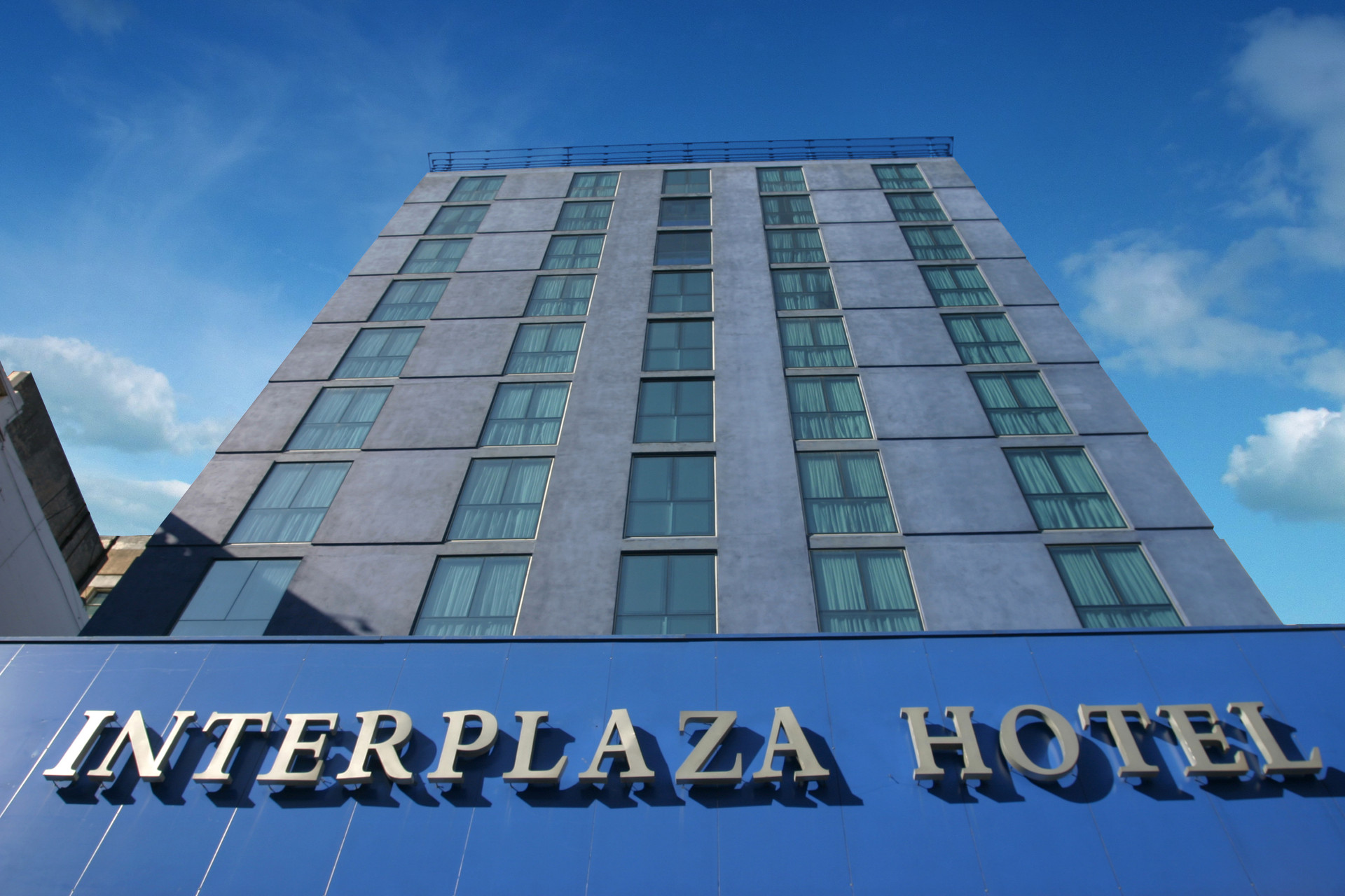 Varios Interplaza Hotel
