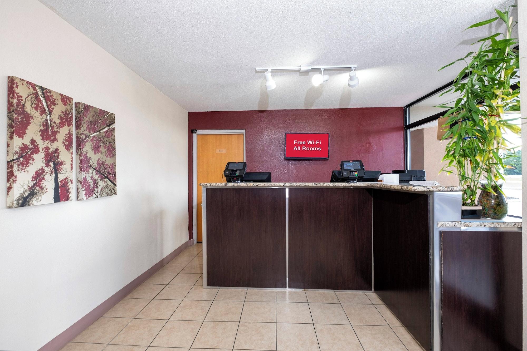 Vista Lobby Red Roof Inn Kenly – I-95