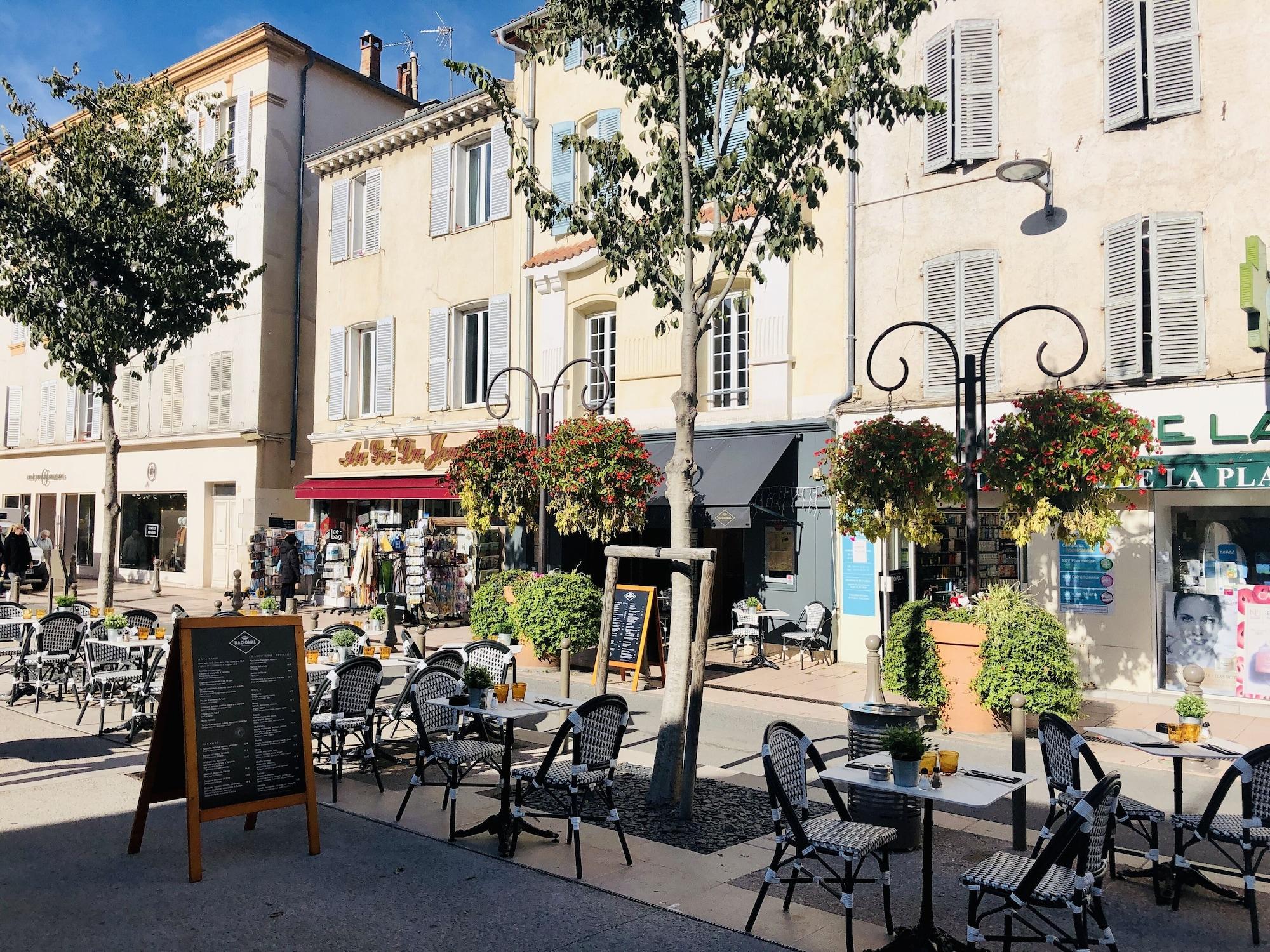 Vista Exterior Irin Hotel