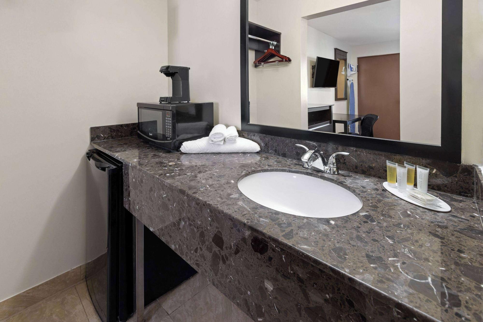 Equipamiento de Habitación Travelodge by Wyndham Manhasset