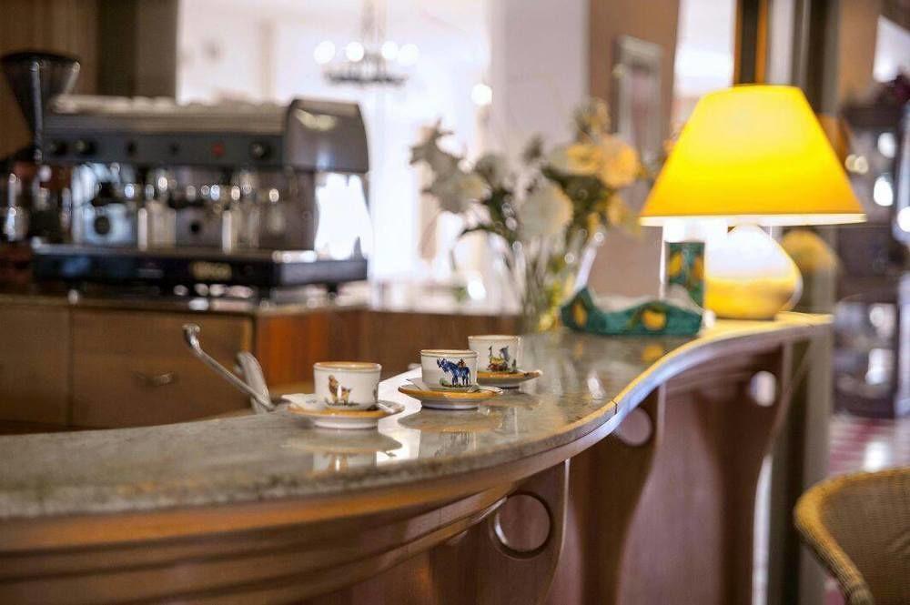 Bar/Salón Hotel Royal