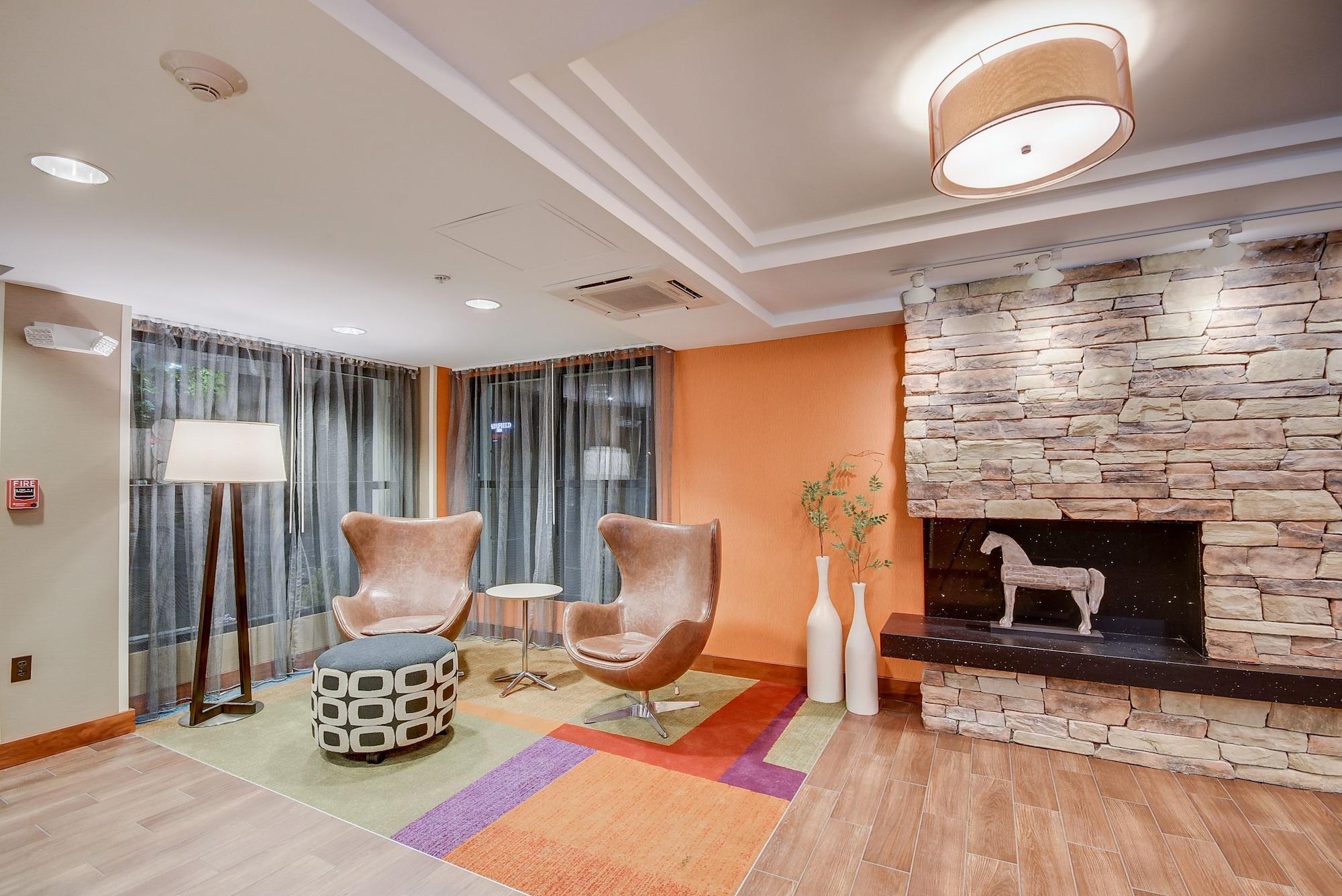 Vista Lobby Fairfield Inn by Marriott Boston Woburn-Burlington