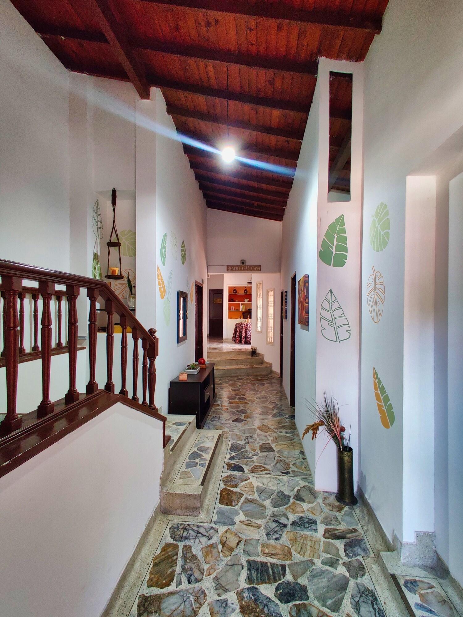 Varios Lady Mom Hostal