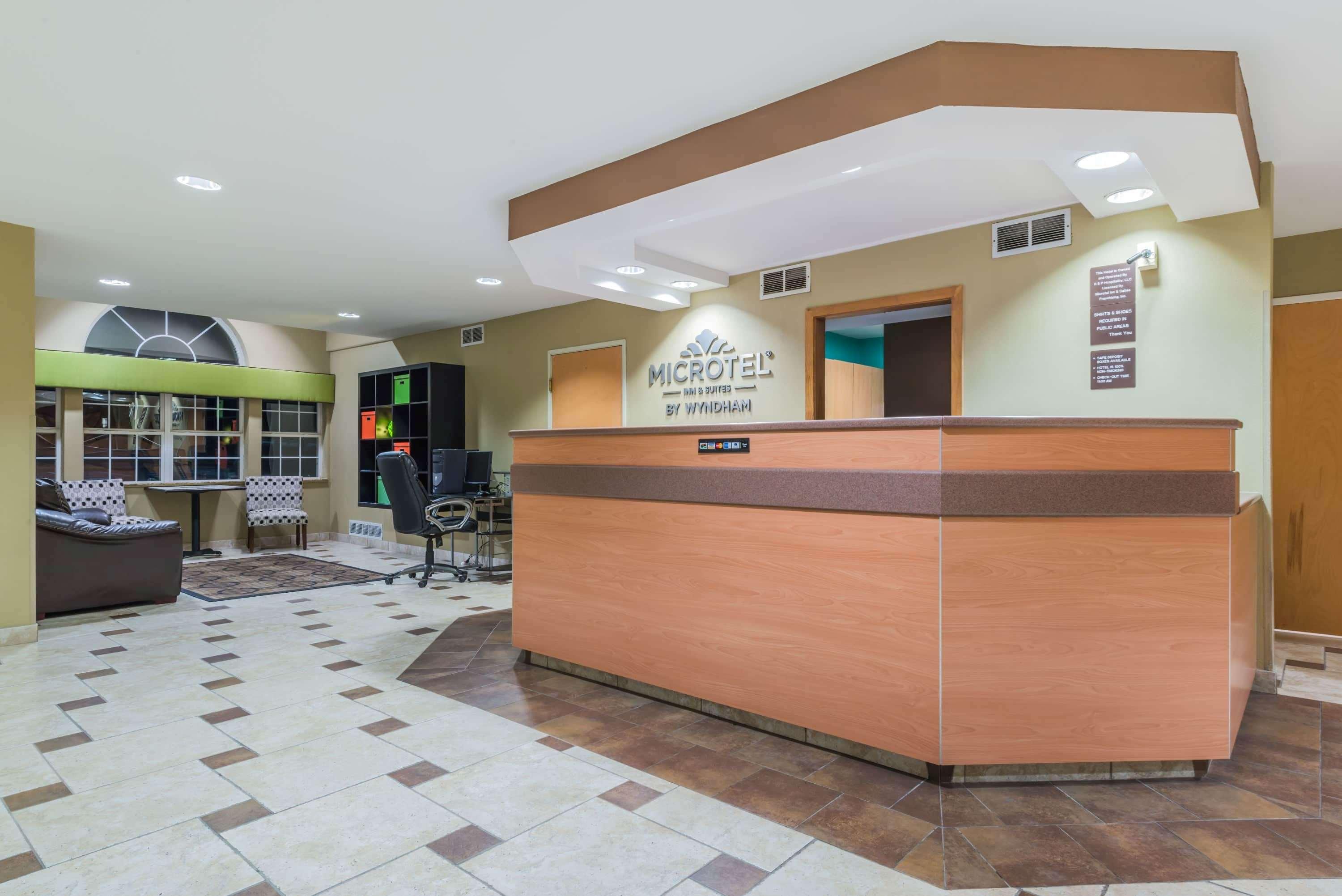 Vista Lobby Microtel Inn & Suites by Wyndham West Chester