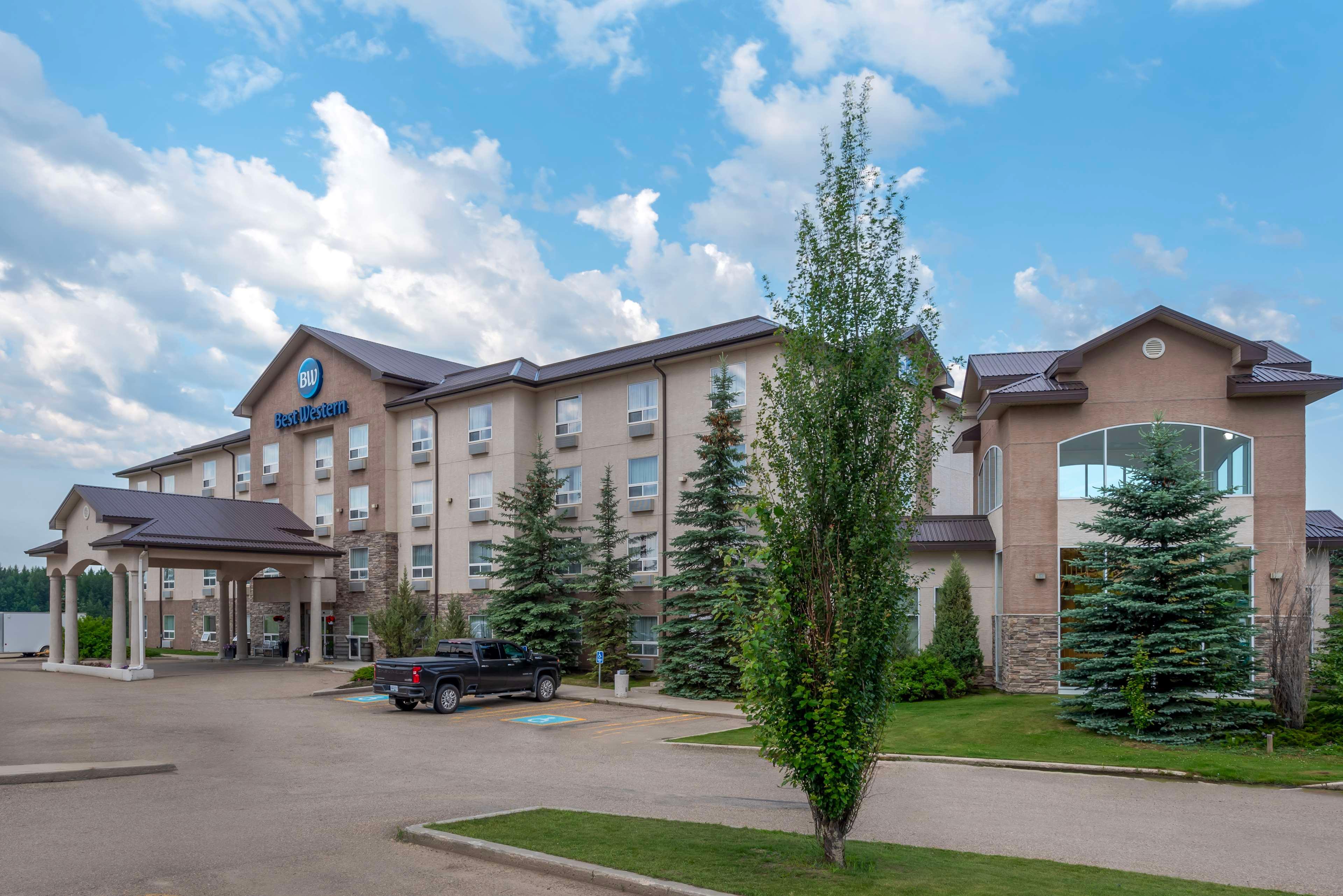 Vista Exterior Best Western Rocky Mountain House Inn & Suites