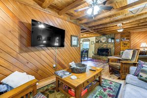 Alquiler Vacacional - Hot Tub & Fire Pit: Cozy Cabin in Maggie Valley