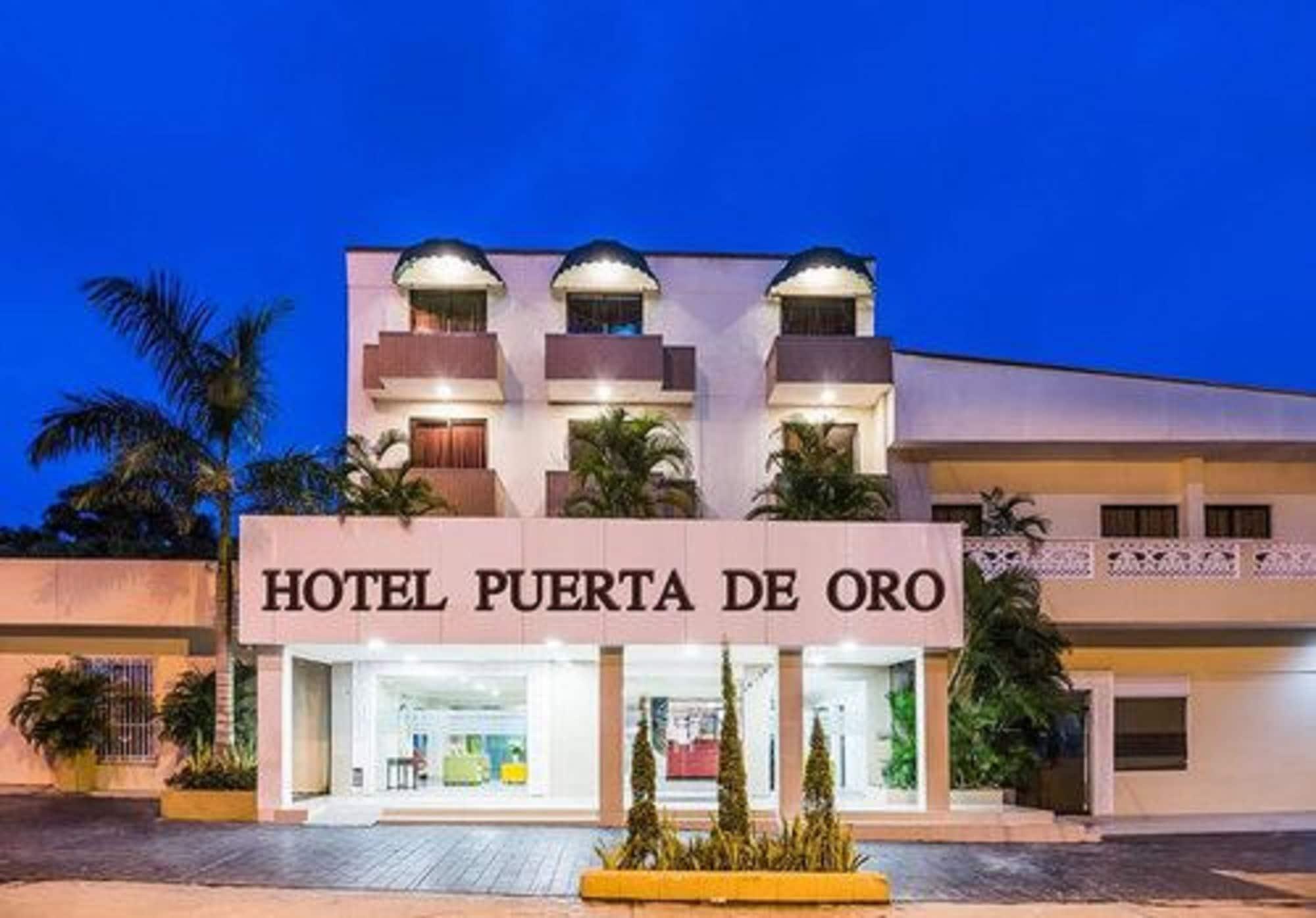 Vista Exterior Hotel Puerta de Oro