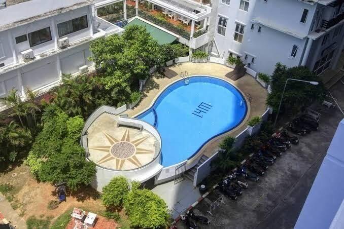 Vista Piscina Patong Beachfront Tower 3 BR Penthouse