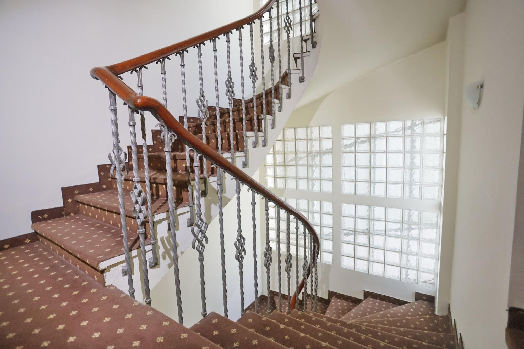 Varios Aegeon Hotel