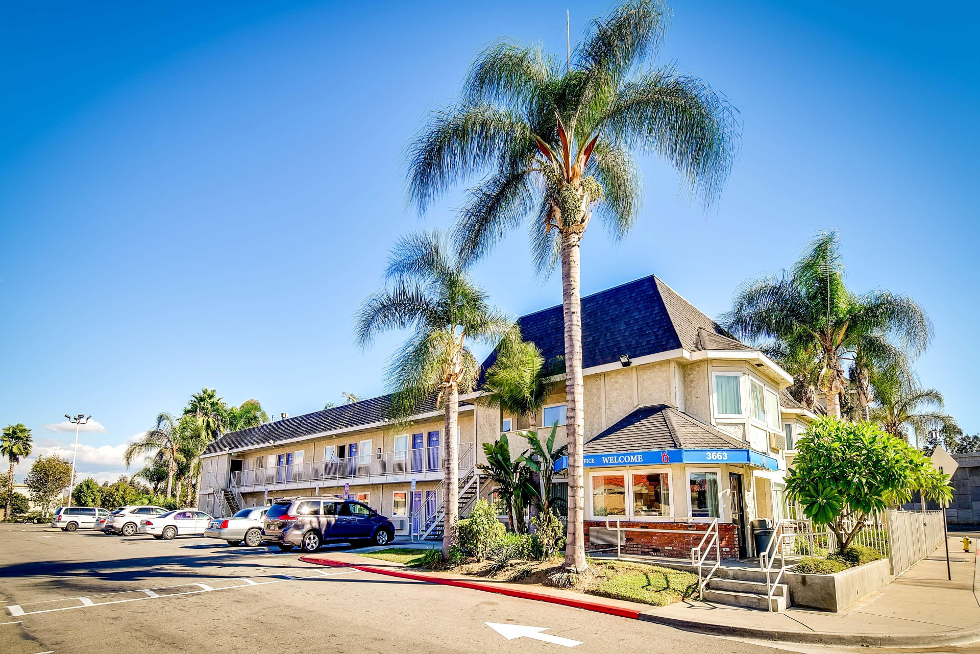 Vista Exterior Motel 6 Riverside, CA - South