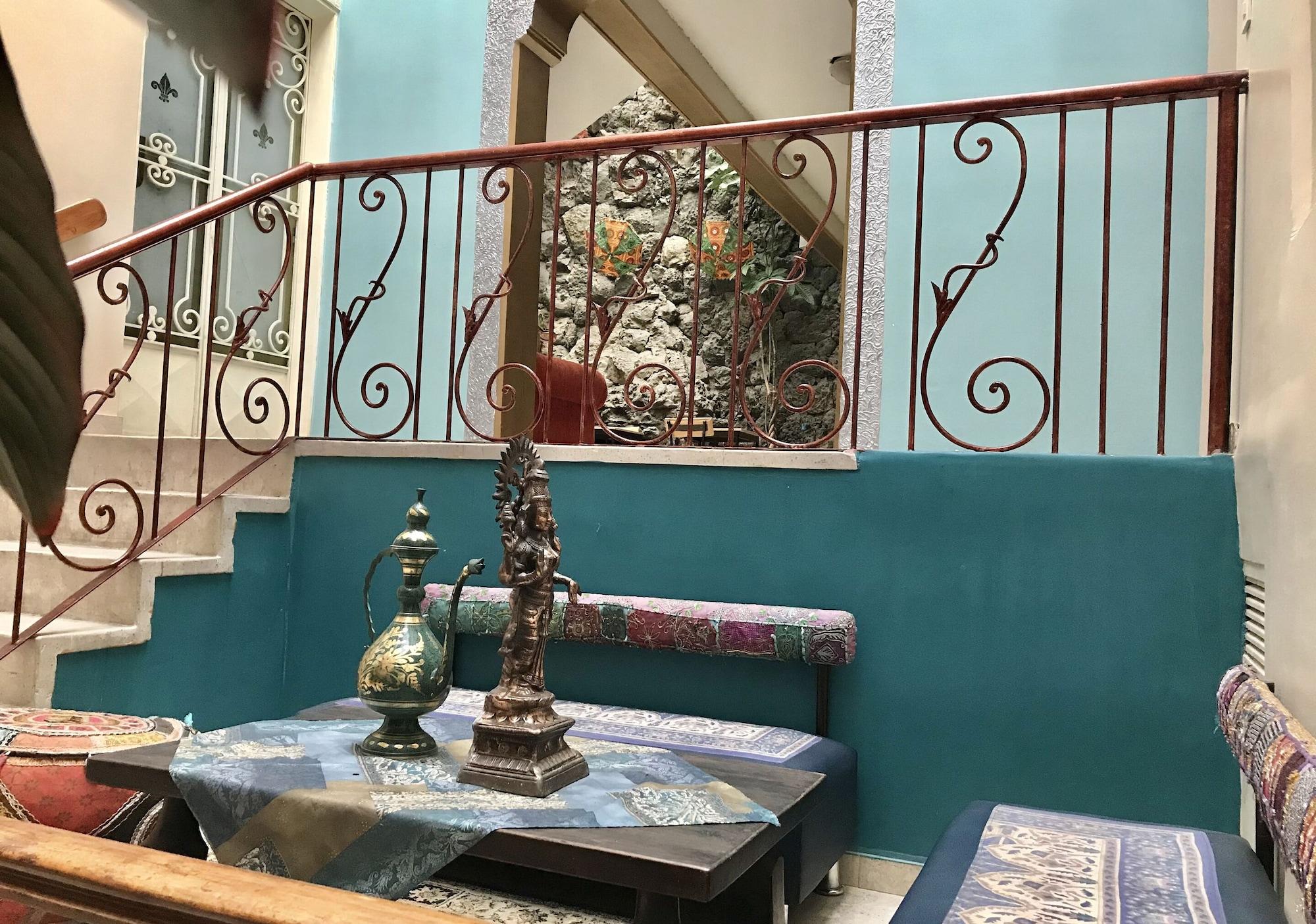 Vista Lobby Indian Palace