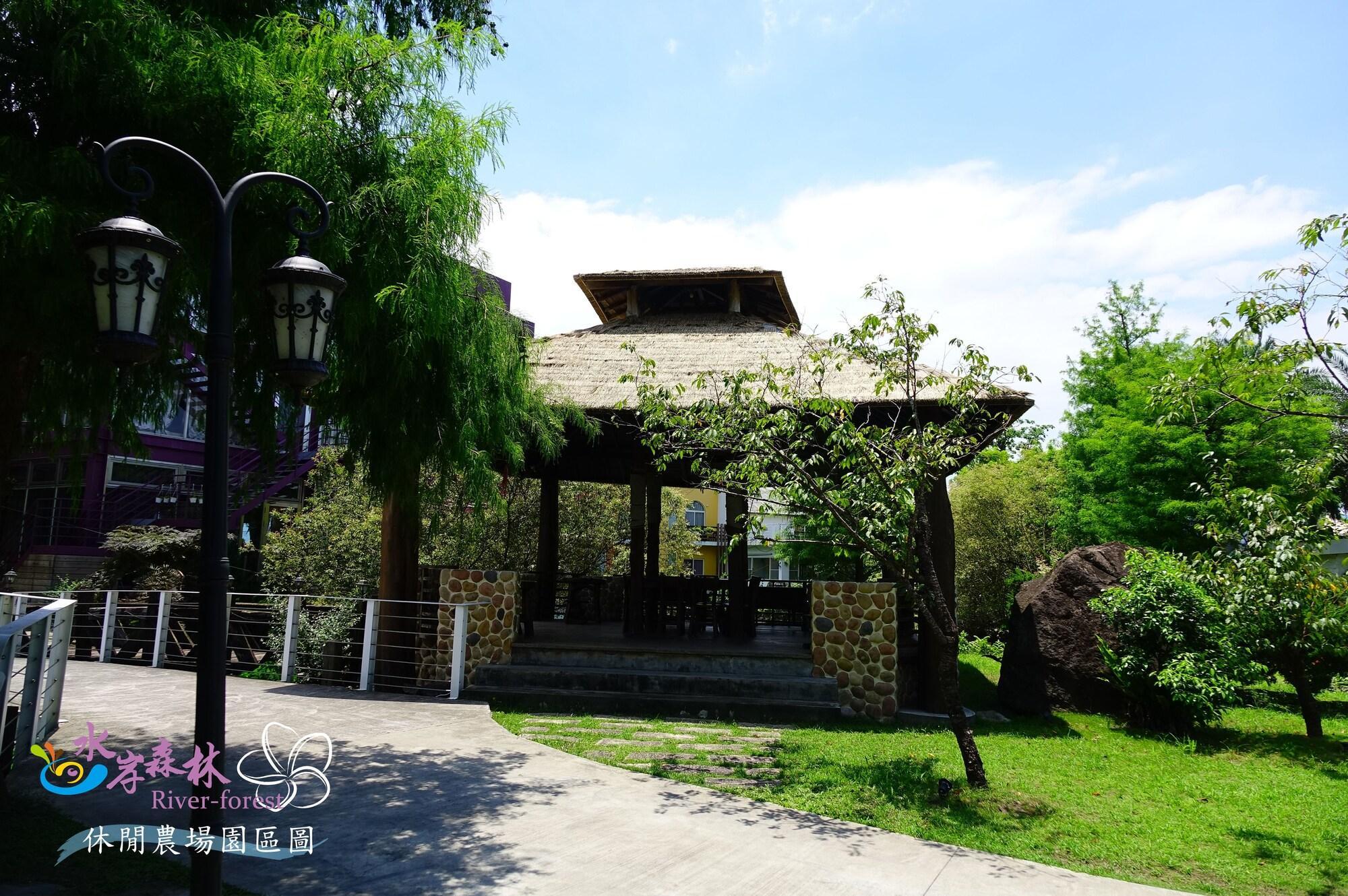 Varios River Forest Leisure Farm