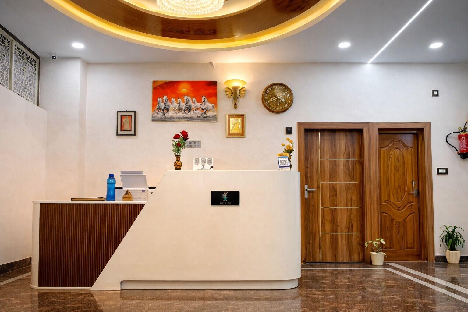 Vista Lobby Room Racers