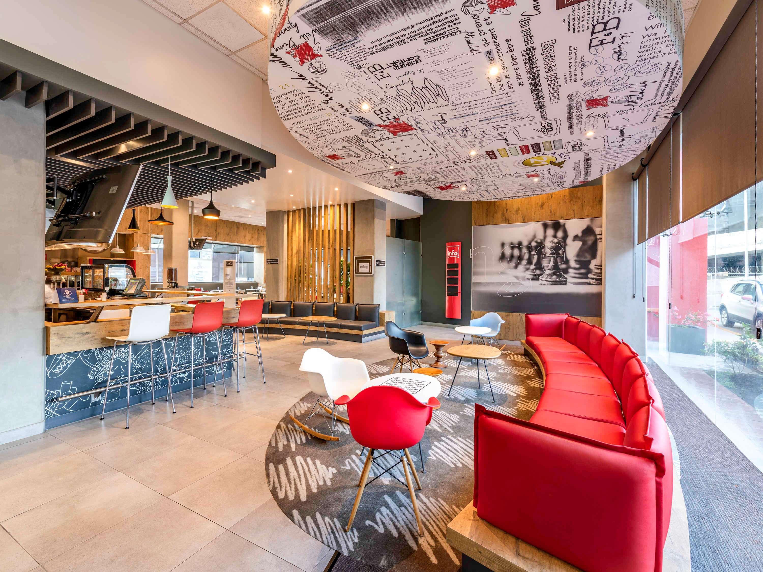 Vista Exterior ibis Queretaro