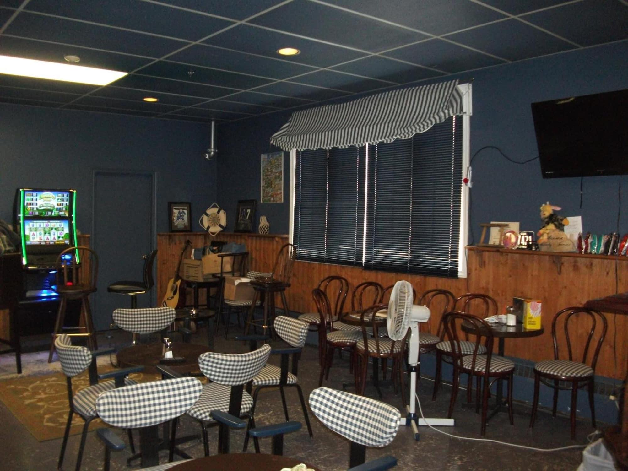 Bar/Salón Silverwood Inn