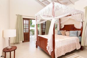Alquiler Vacacional - 4 Bedroom West Coast Villa, Close to Beach
