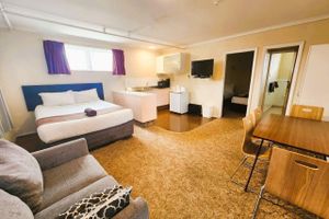 Alojamiento - Mayfair Court Motel