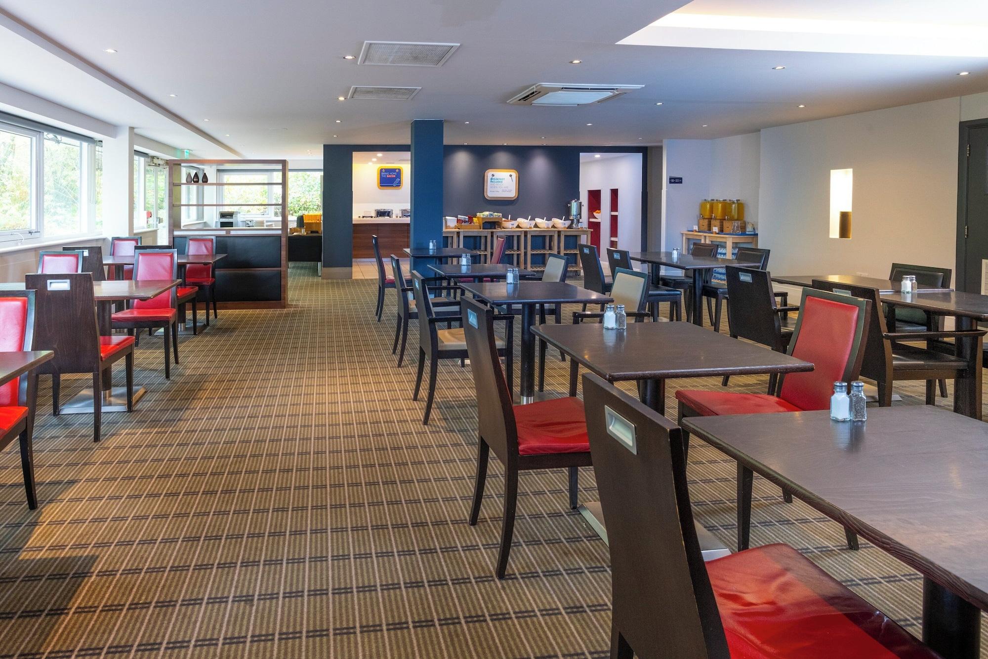 Restaurant Holiday Inn Express Northampton - South by IHG