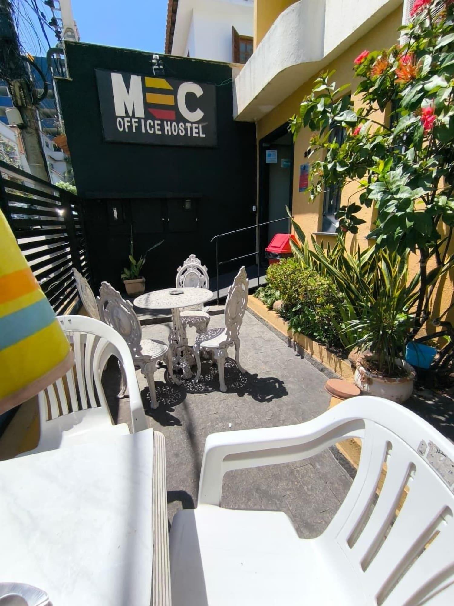 Vista Exterior M.E.C Office Hostel