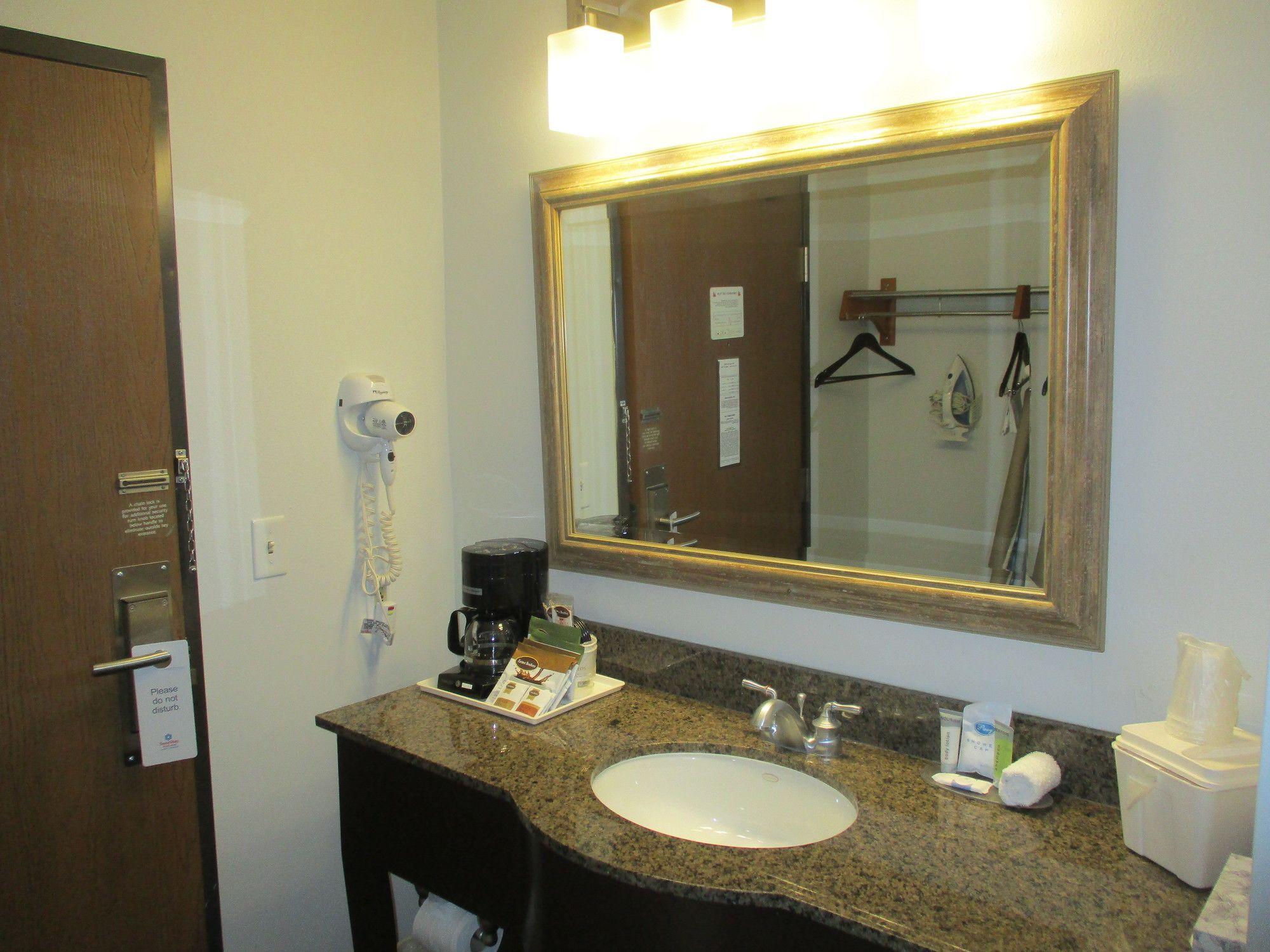 Habitación SureStay Plus Hotel by Best Western Houston Intercontinental