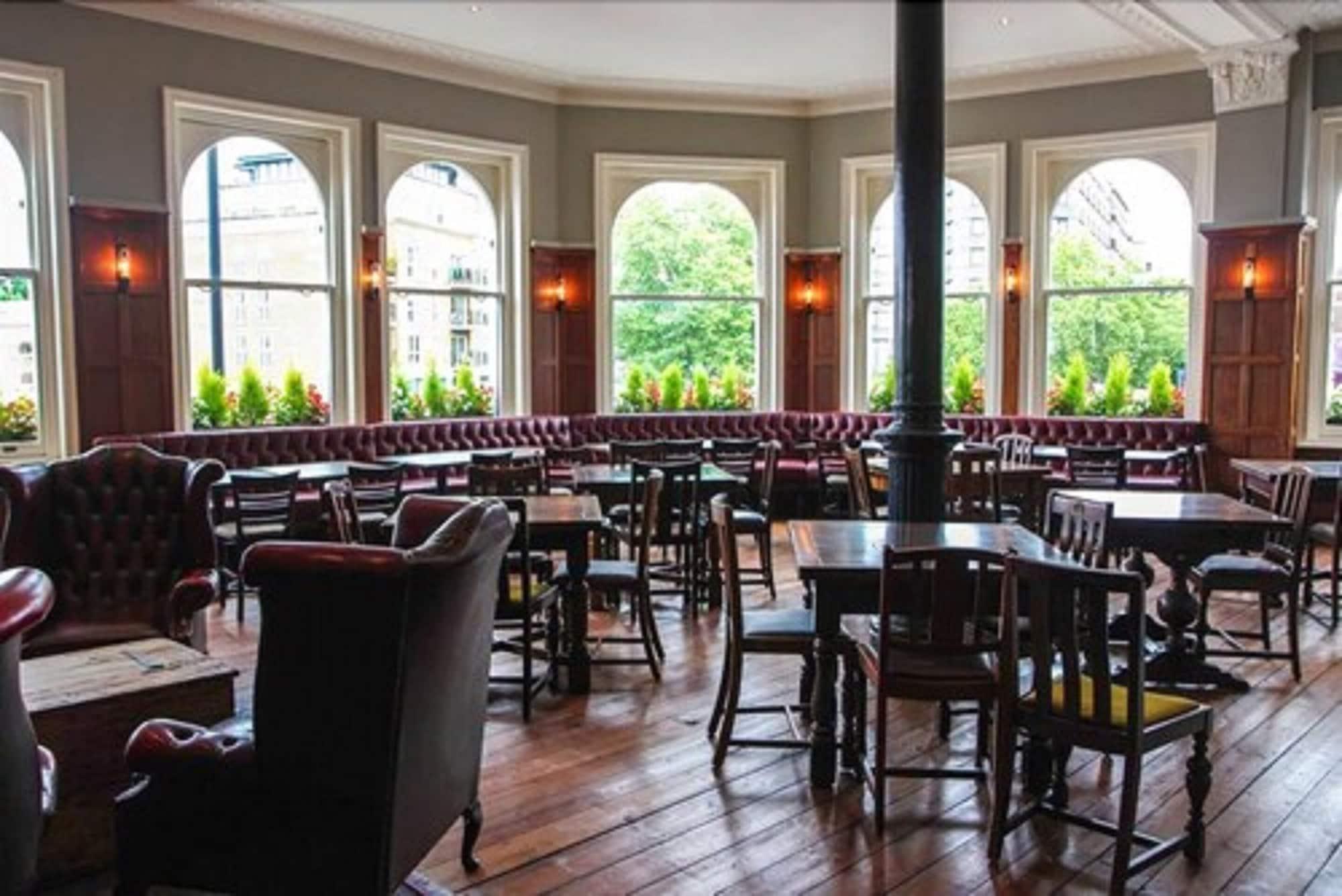 Restaurant Hand & Flower