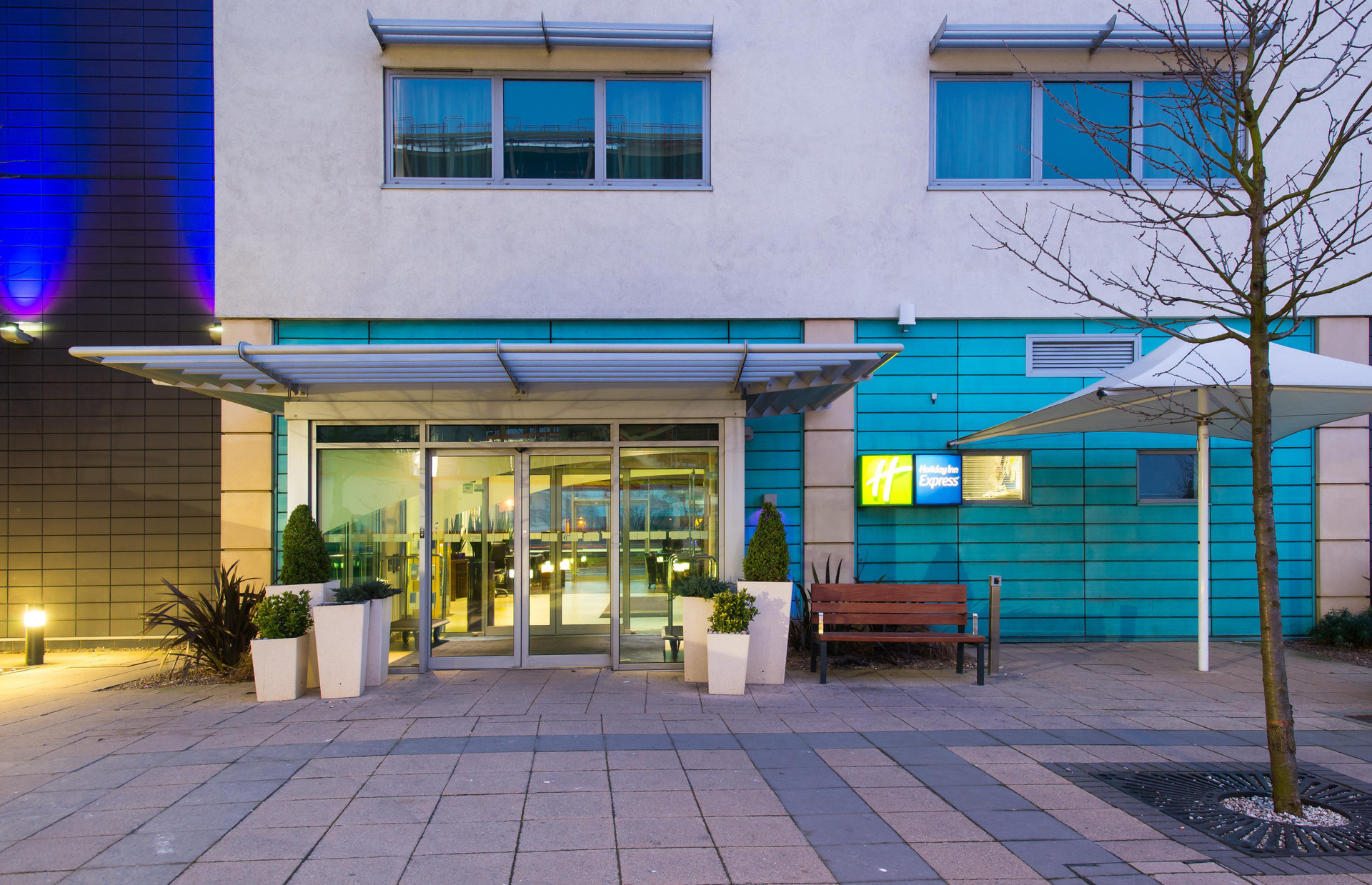 Vista Exterior Holiday Inn Express Lincoln City Centre by IHG